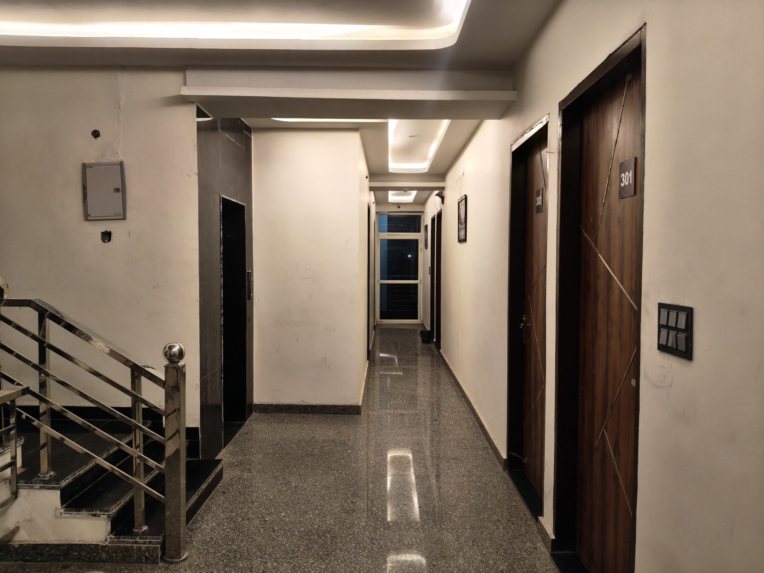 Hotel Lobby 04