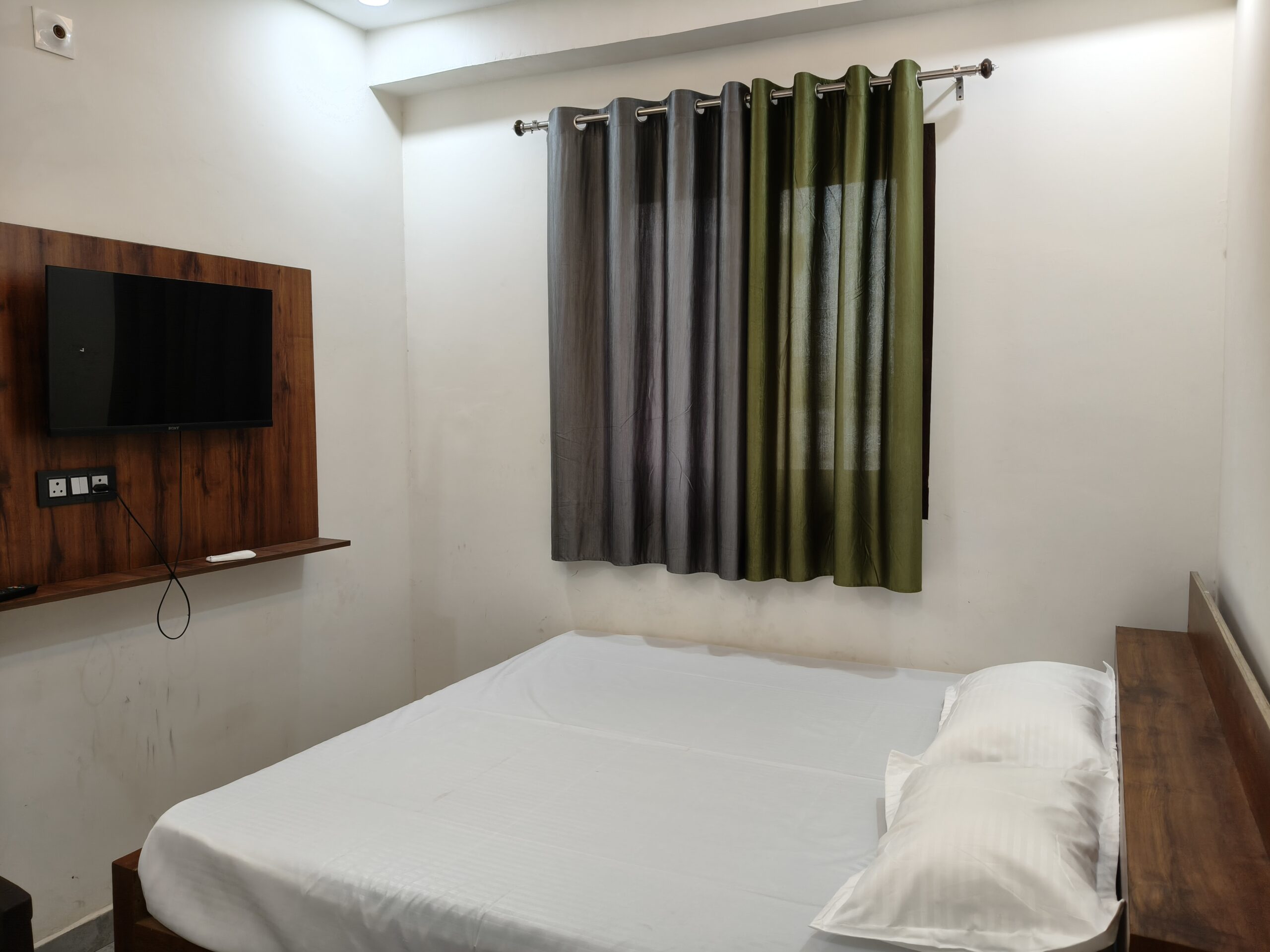 Room 04