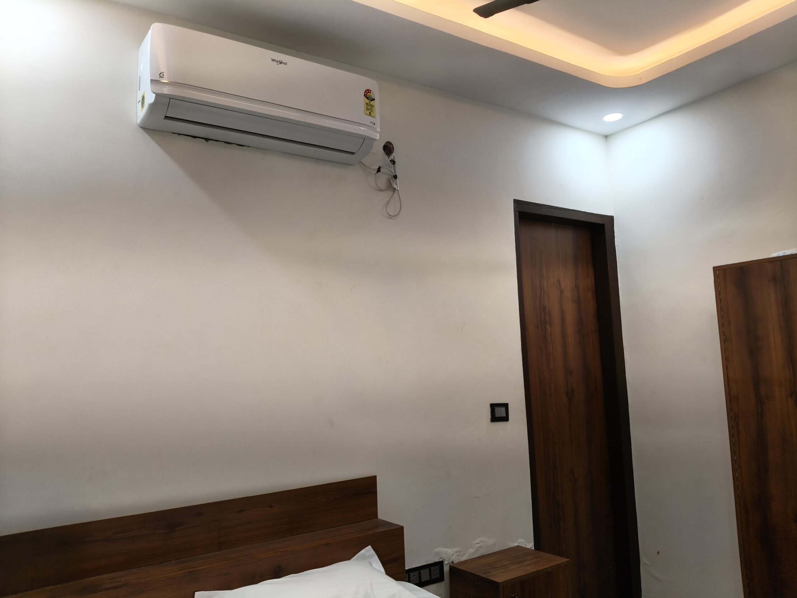 Room 06