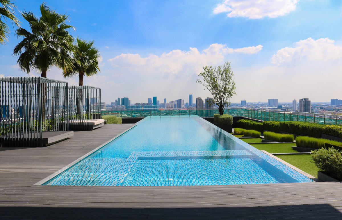 Close to Noida International Airport